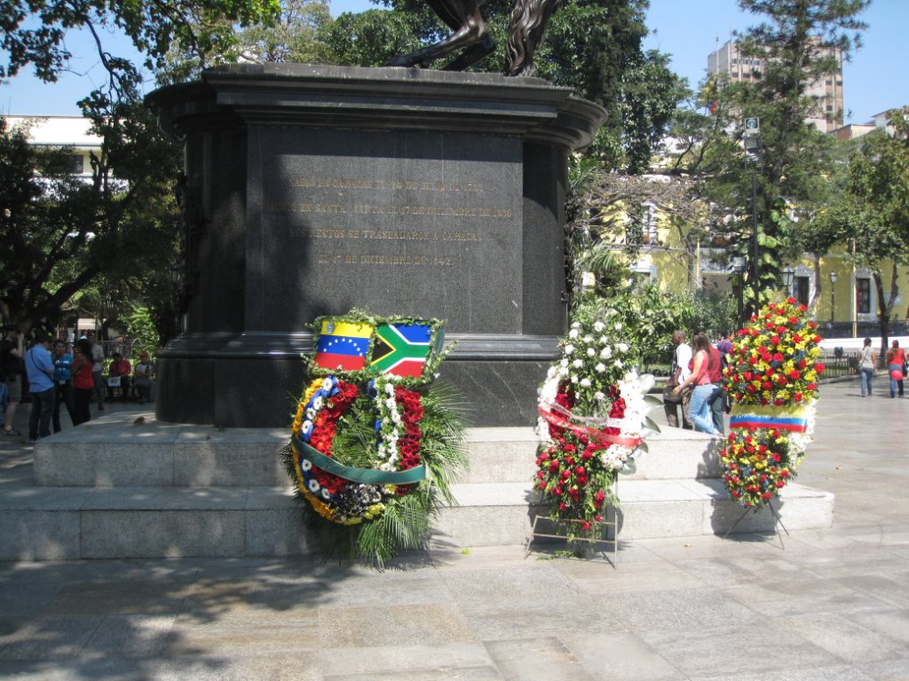 03-Wreaths in fort of Bolivars statue.jpg -  